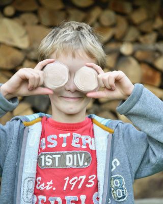 V naší prodejně najdete spoustu výrobků od místních výrobců 🤎 naše oblíbené jsou pařené sýry z Prostřední Bečvy...